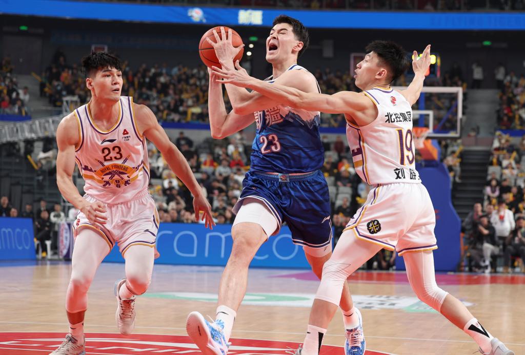 篮球——CBA常规赛：新疆伊力特