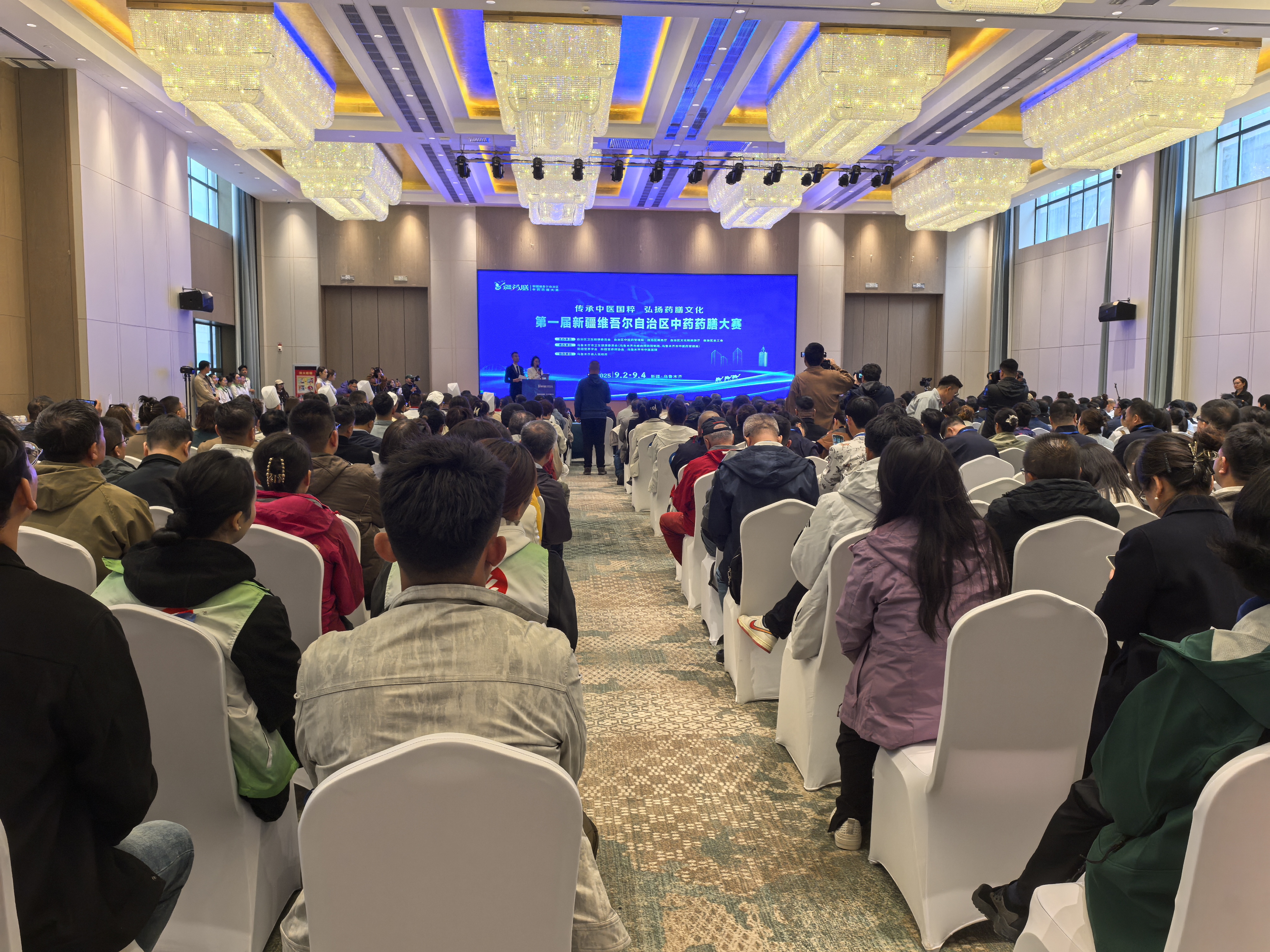 新疆首届中药药膳大赛开幕