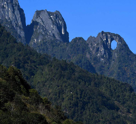 云南怒江&ldquo;石月亮&rdquo;