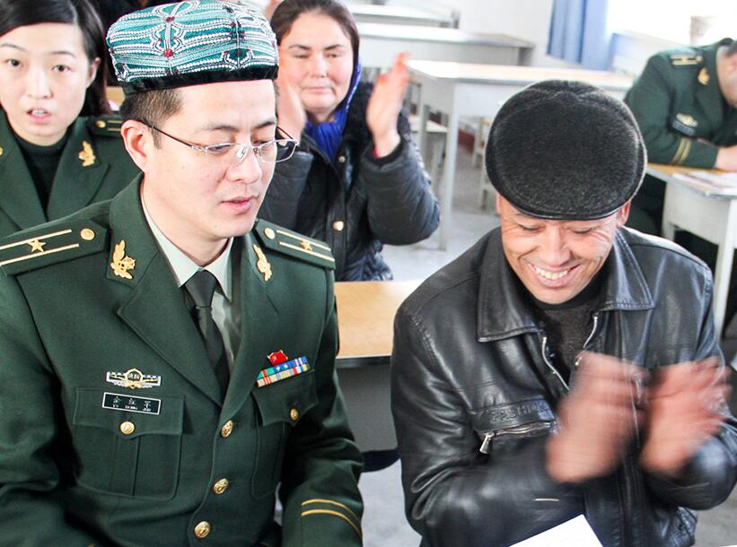 新疆：警民架起&ldquo;连心桥&rdquo;