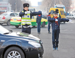 乌鲁木齐第18小学五年级&ldquo;小交警&rdquo;街头劝导文明出行